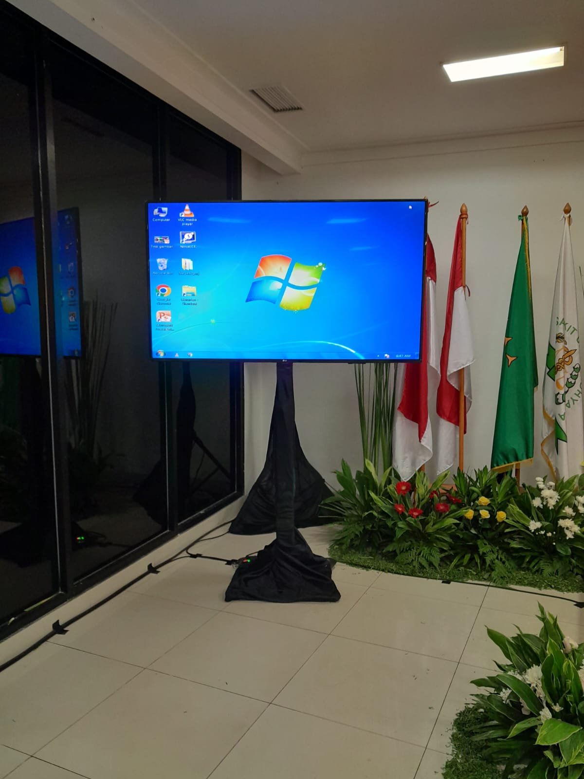 Jasa sewa Smart Tv, proyektor dan LED termurah di kota Depok